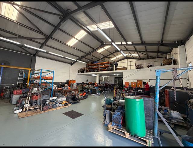 420M² WAREHOUSE TO LET IN EPPING INDUSTRIAL